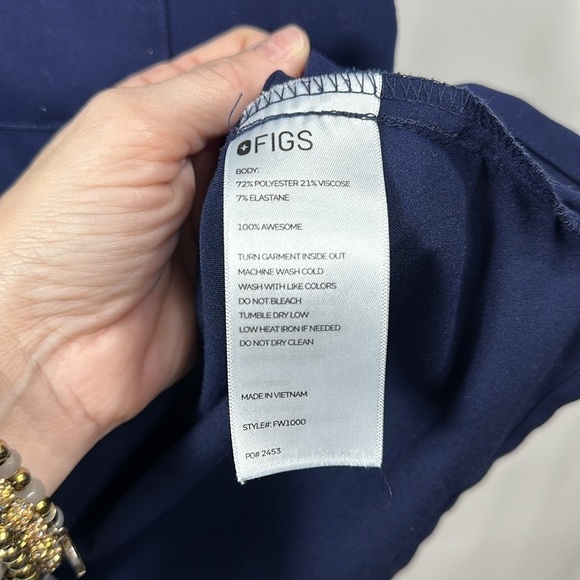 Figs navy scrub top size XXL - Picture 6 of 7